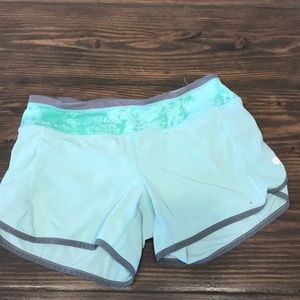 Size 4 lululemon speed up short